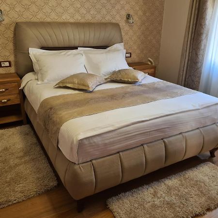 Apartmani Rajin Vrsac Exteriör bild