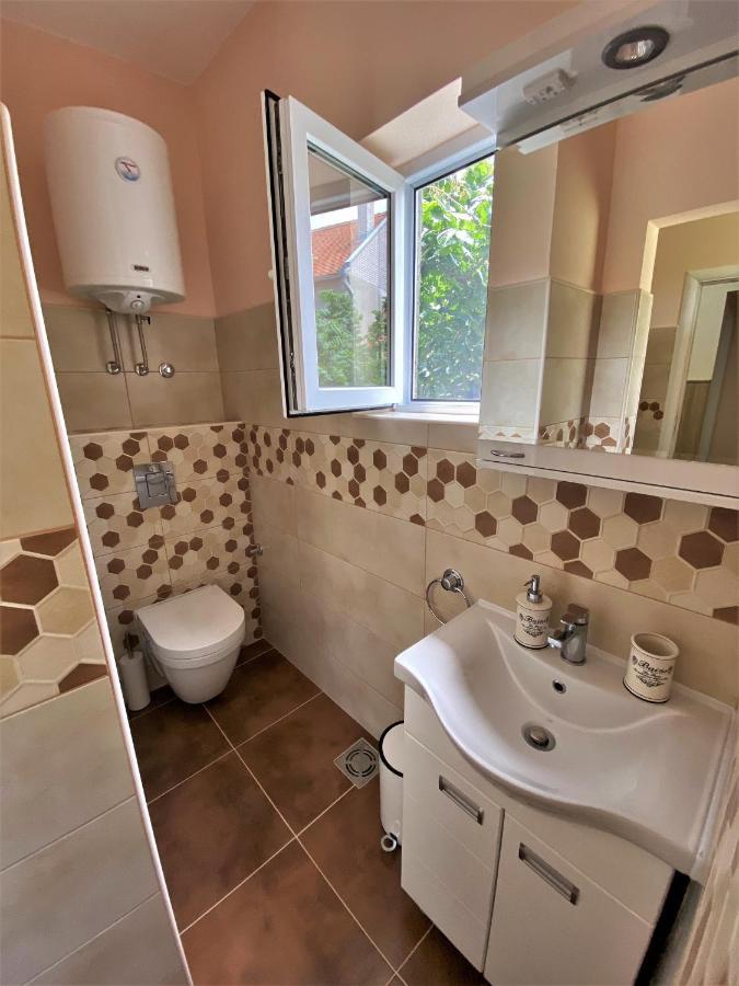 Apartmani Rajin Vrsac Exteriör bild