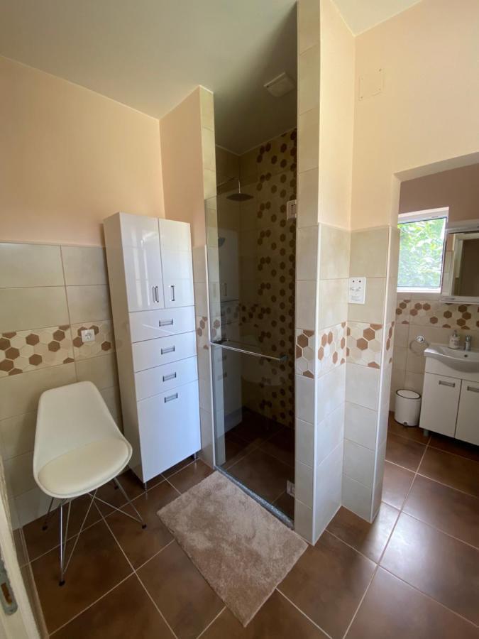 Apartmani Rajin Vrsac Exteriör bild