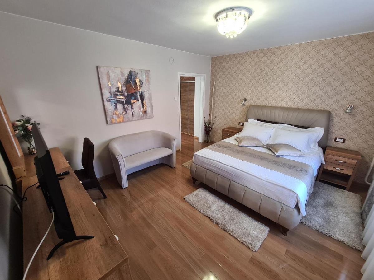 Apartmani Rajin Vrsac Exteriör bild