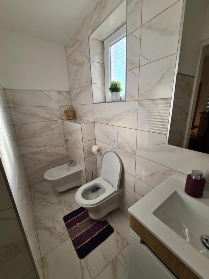 Apartmani Rajin Vrsac Exteriör bild