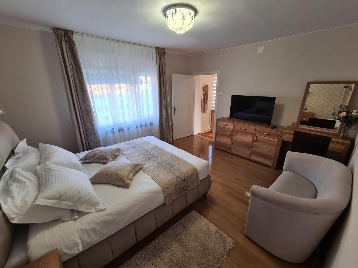 Apartmani Rajin Vrsac Exteriör bild